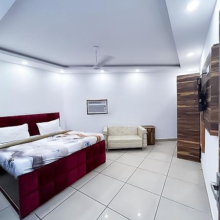 Hotel Js Garden - Near Jaypee Hospital Νόιντα Εξωτερικό φωτογραφία