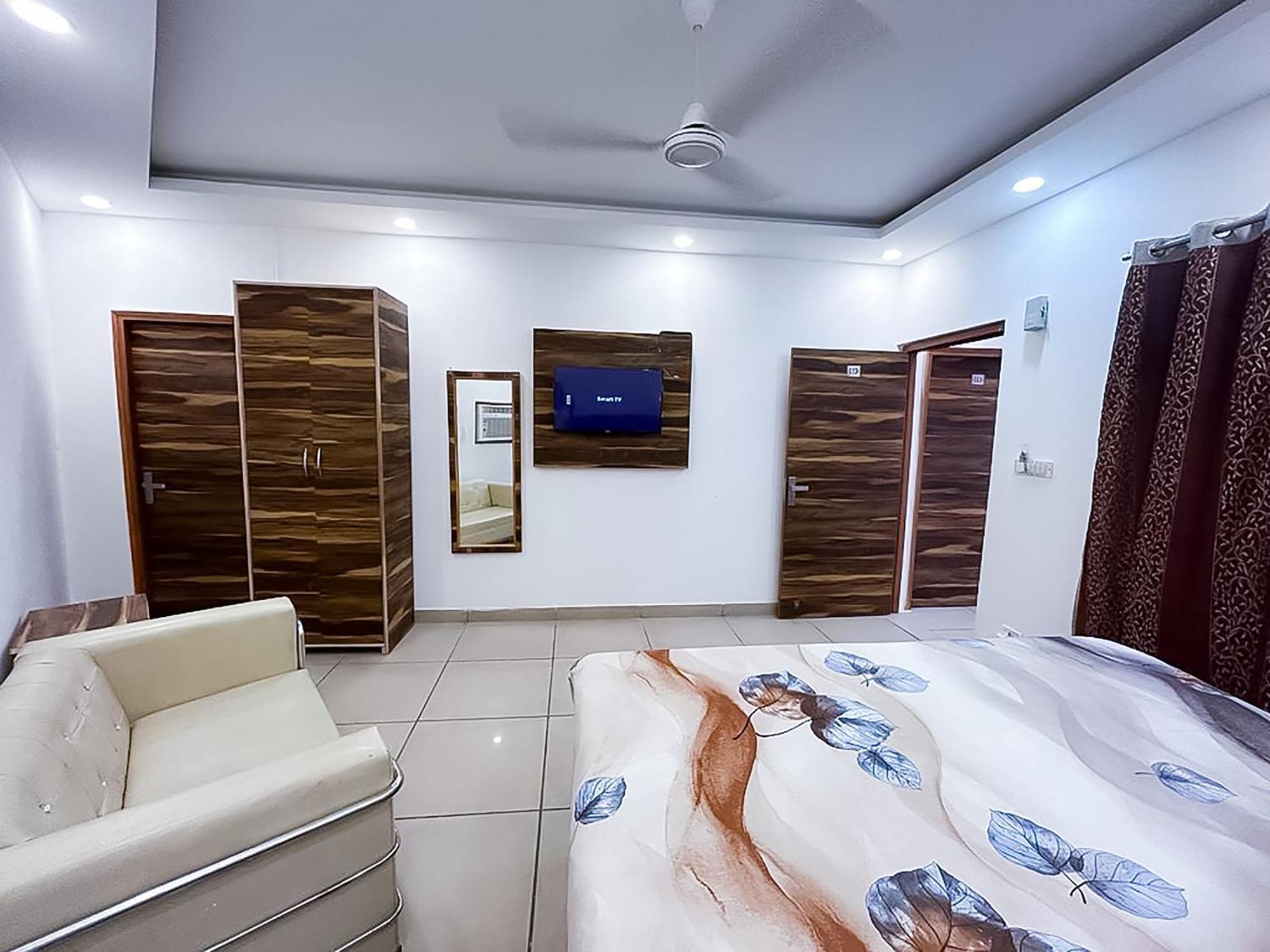 Hotel Js Garden - Near Jaypee Hospital Νόιντα Εξωτερικό φωτογραφία