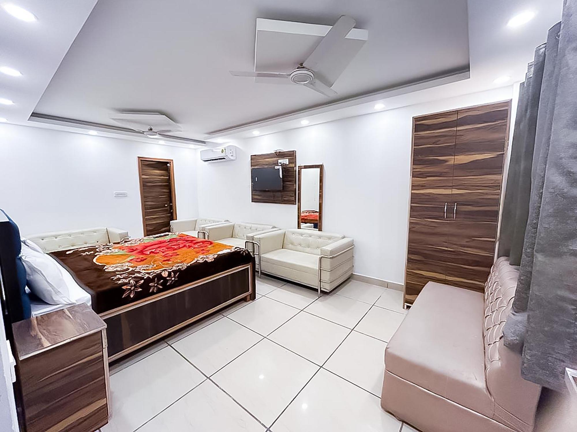 Hotel Js Garden - Near Jaypee Hospital Νόιντα Εξωτερικό φωτογραφία