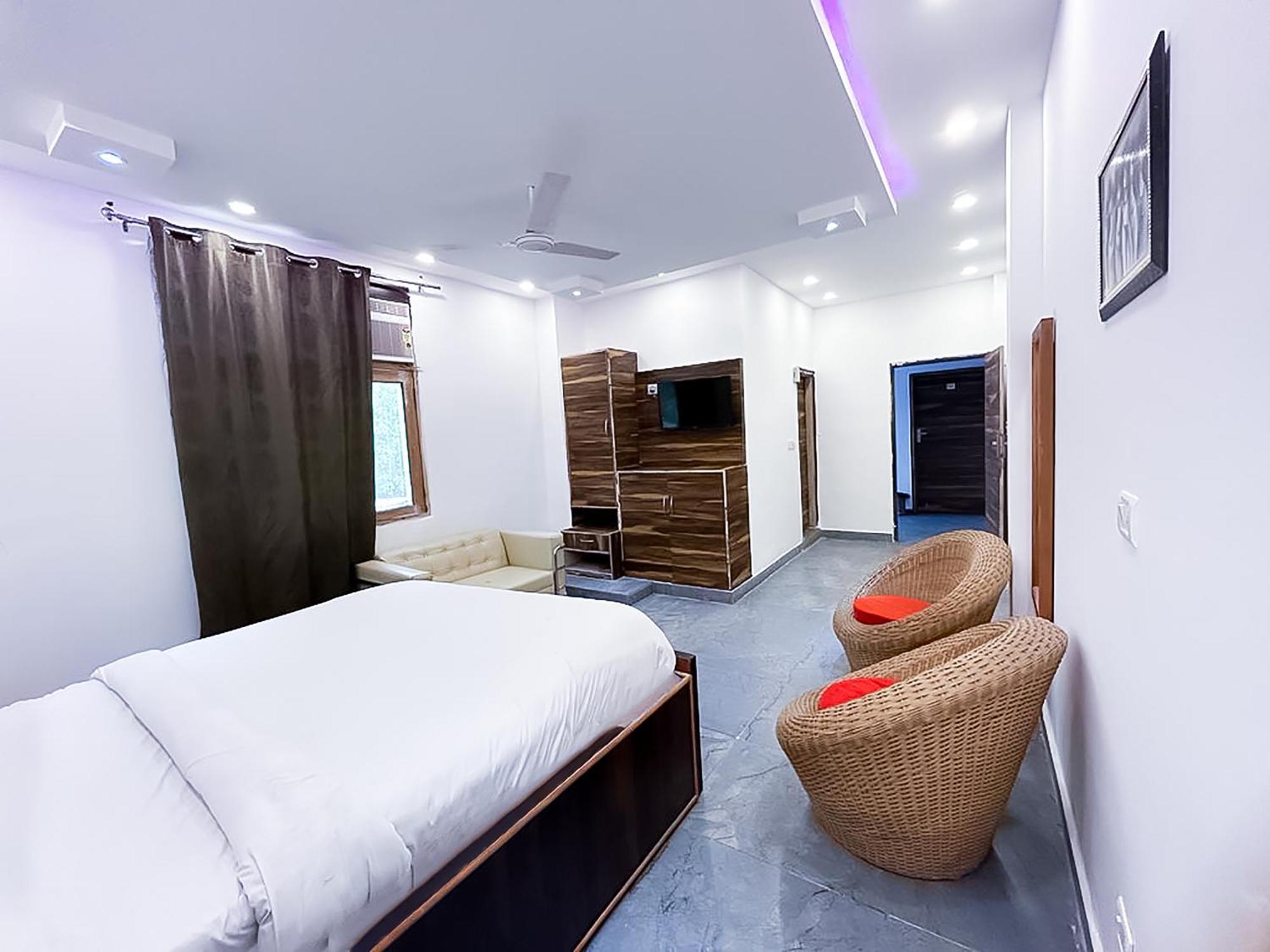 Hotel Js Garden - Near Jaypee Hospital Νόιντα Εξωτερικό φωτογραφία