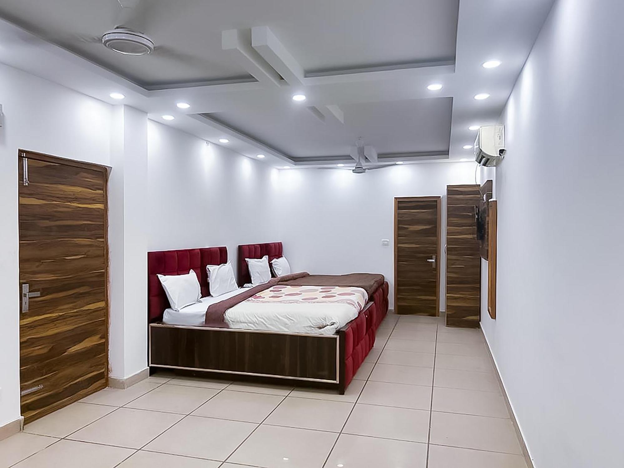 Hotel Js Garden - Near Jaypee Hospital Νόιντα Εξωτερικό φωτογραφία