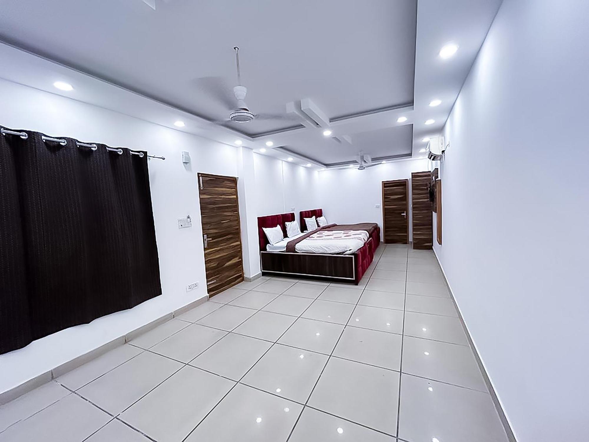 Hotel Js Garden - Near Jaypee Hospital Νόιντα Εξωτερικό φωτογραφία