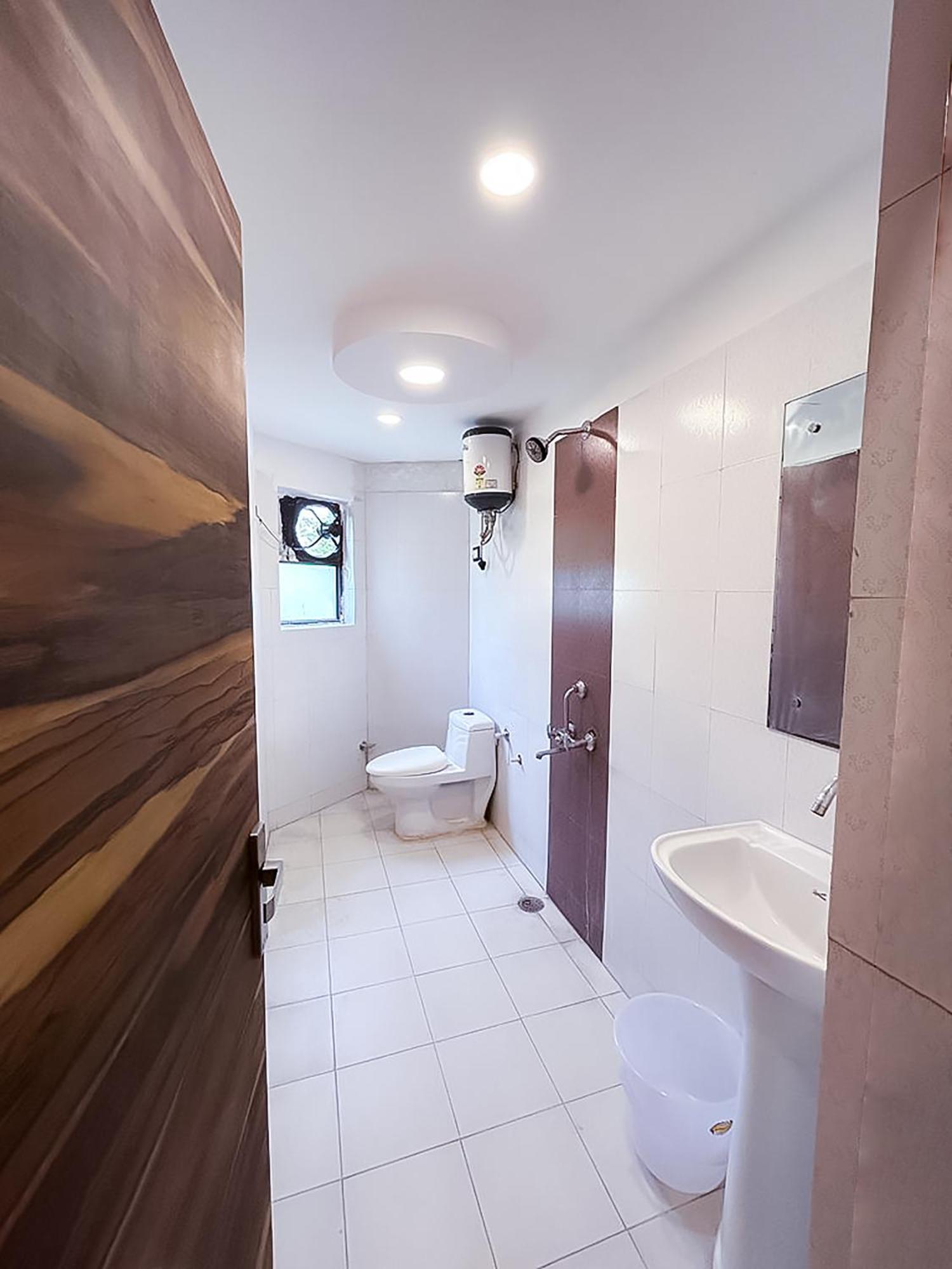 Hotel Js Garden - Near Jaypee Hospital Νόιντα Εξωτερικό φωτογραφία